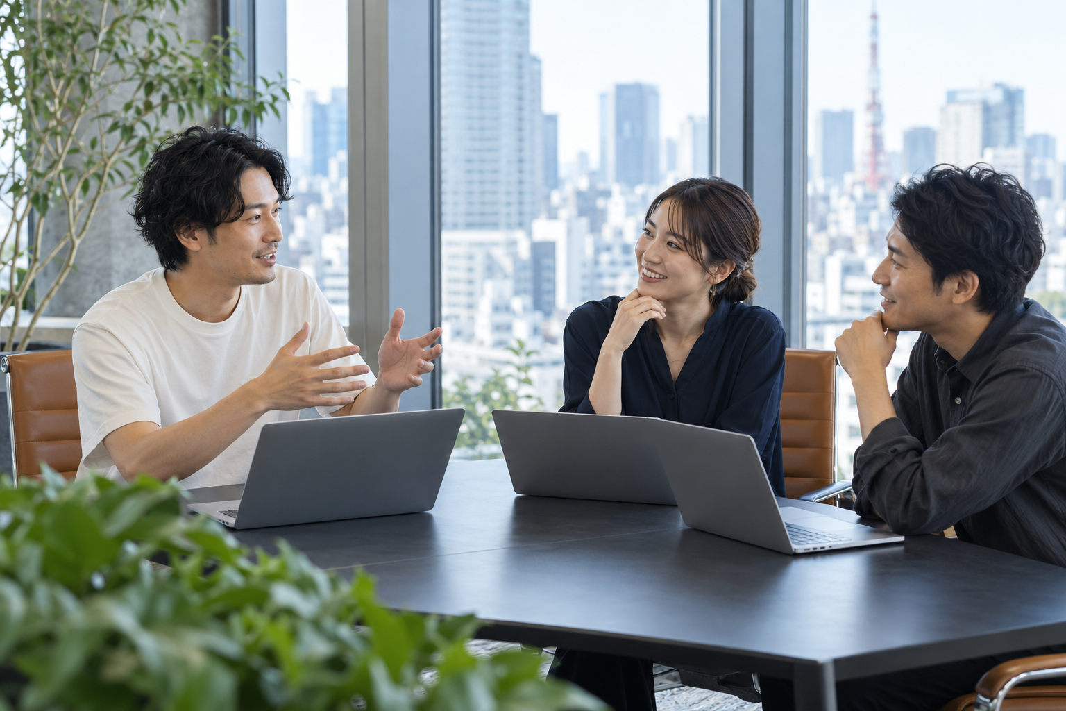 チームで未来を考えるイメージ